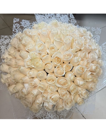 Ramo Buchon 100 White Roses size,  inches height and  inches wide.