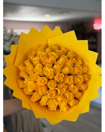 Yellow Roses Ramo Buchon 100 Roses Flower Arrangement