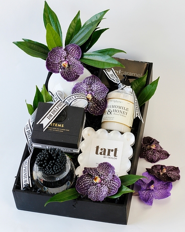 THE HOME COMFORT EDIT GIFT BOX Gift Basket