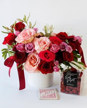 Sweet on You | Anniversary Flowers & Cookie Set Flower Arrangement