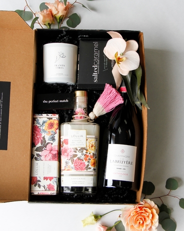 With La Bruyère Champagne  size,  inches height and  inches wide.