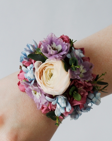 TAYLOR // Corsage Flower Arrangement