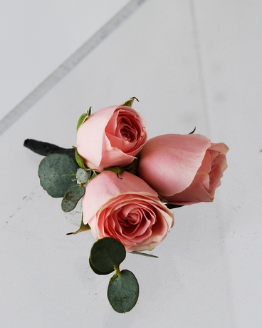 BOONE // Boutonniere Flower Arrangement