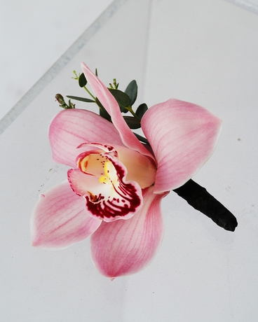 KEN // Cymbidium Boutonniere Flower Arrangement