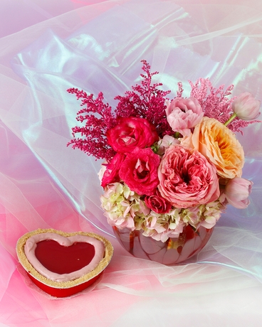 Custom Valentine's Day Blooms & Sweets Set Gifts