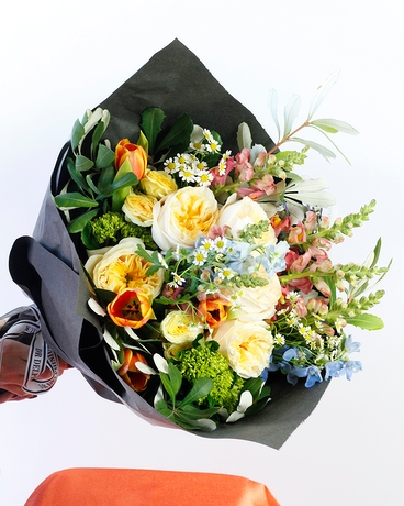 Goldfinch | 2026 Spring Bloom Bunch Flower Arrangement