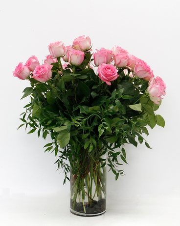 THE SIGNATURE ROSES Flower Arrangement