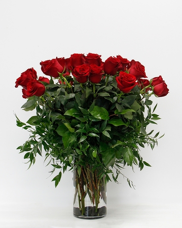 THE SIGNATURE ROSES Flower Arrangement